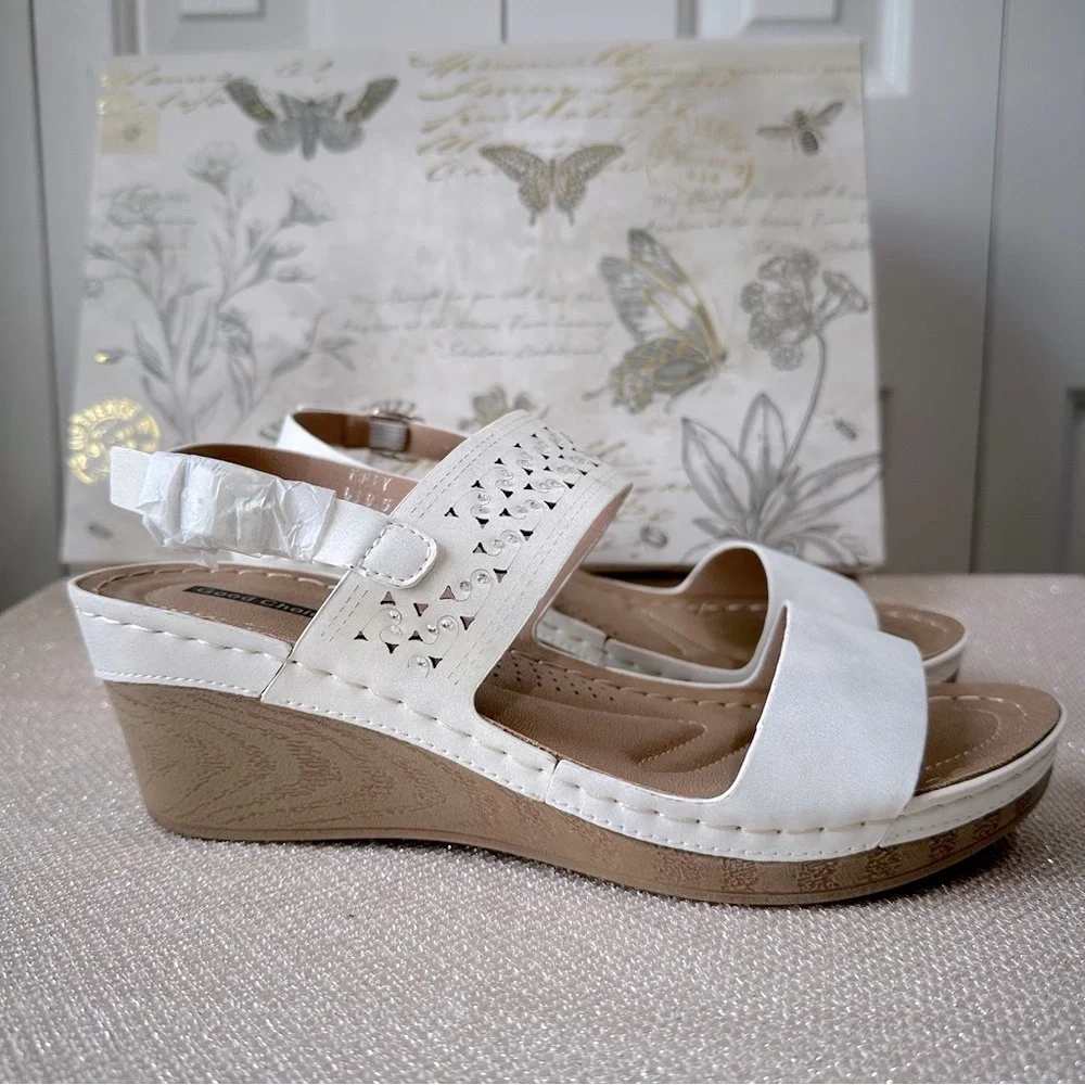 Good Choice Foley White Wedge Sandals with rhinestone accents Size 9.5 No Box